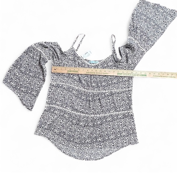 MAURICES Black& White Floral Blouse M, Shoulder-Off Long Sleeves W/Straps NWT - Picture 5 of 6